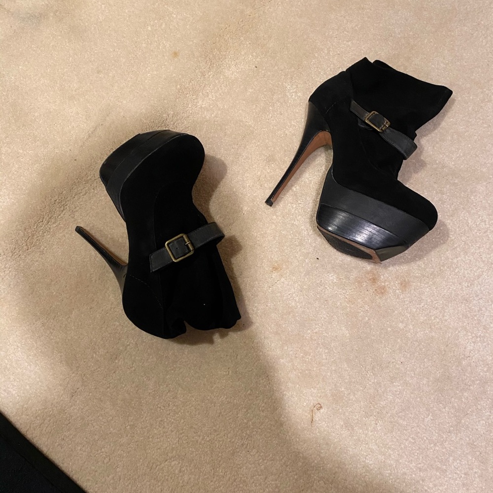 Shoe - Picture 7 of 10